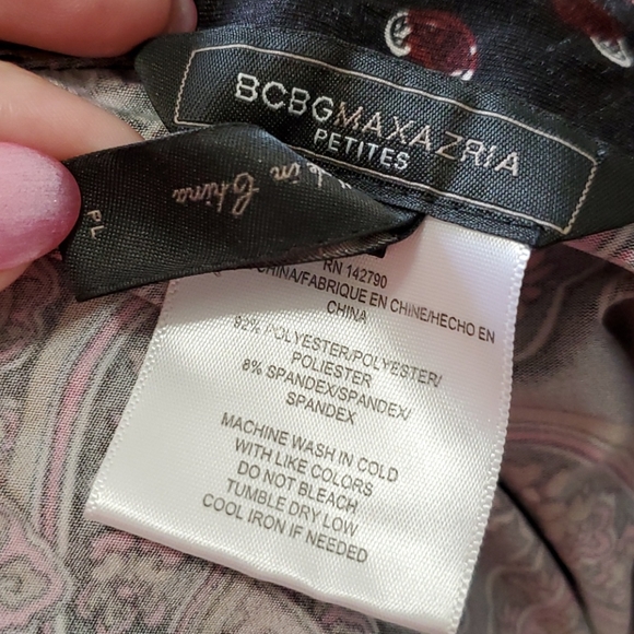 BCBGMAXAZRIA Paisley print long sleeve top blouse snap closure Petite Largr - Picture 3 of 6